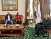 رئيس المجلس الأعلى للإعلام يلتقى وفدا من قناة الغد