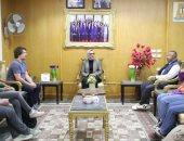 محافظ الوادي الجديد تلتقي وفدا سويسريا ضمن مبادرة «تعالوا نعرف مصر»