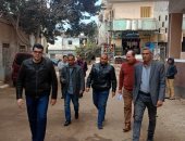 نائب محافظ الشرقية يحيل مسئولين بوحدتى البيروم والنوافعة للتحقيق للتقصير فى العمل