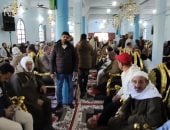 الحزن يخيم على الجميع.. إقامة عزاء والد مى عمر بمسقط رأسه بالبحيرة.. فيديو