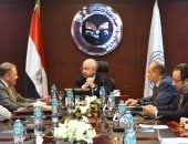 الهيئة العامة للاستثمار وشركة جارديان جلاس يبحثان خطط توسع الشركة فى مصر