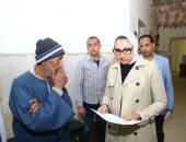 محافظ الوادي الجديد تتابع تقنين أراضي الدولة.. إنجاز 78% من فحص الطلبات