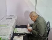 إبراهيم محلب يدلى بصوته فى انتخابات نقابة المهندسين.. صور