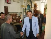 محافظ سوهاج يلتقى المواطنين عقب صلاة الجمعة للاستماع لمطالبهم