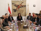 وزيرة الثقافة تعقد اجتماعا مع قيادات الوزارة لوضع ملامح الفترة المقبلة