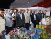 محافظ السويس فى جولة مفاجئة لمتابعة الأسعار وتوافر السلع ويشدد على رفع الإشغالات