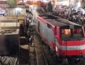 خروج عربتى قطار عن القضبان بشريط سكك حديد مدينة الأقصر دون إصابات