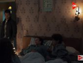 مسلسل عين سحرية الحلقة 10.. والدة عصام عمر تمرض فجأة ويحضر لها الطبيب