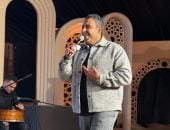 محمد عدوية يتألق فى سهرة رمضانية ويشعل الأجواء بأغانى والده