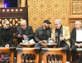 أحمد السقا وإدورد وأحمد فهيم وإسلام جمال يقدمون العزاء فى والد مى عمر.. صور 