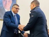 محافظ قنا يقدم واجب العزاء لأسرة فهمى عمر رئيس الإذاعة المصرية الأسبق