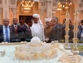 رئيس وزراء السودان يتفقد العاصمة الجديدة ويشيد بالنهضة العمرانية المصرية