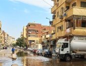 محافظ أسوان يتابع إصلاح كسر خط مياه بمنطقة البركة