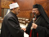 «فى اتصال هاتفى».. بطريرك الأقباط الكاثوليك يطمئن على صحة شيخ الأزهر