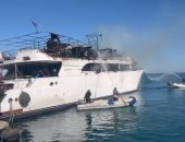 السيطرة على حريق بمركب سياحي يرسو على شاطئ أحد الفنادق بالغردقة دون إصابات