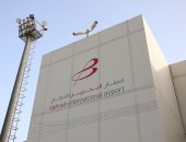 رويترز: تصاعد أعمدة الدخان من محيط مطار البحرين