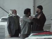 ناصر يحصل على أسطوانة أكسجين من المساعدات المصرية فى صحاب الأرض الحلقة 11