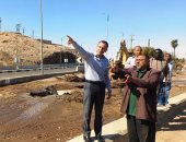 محافظ أسوان يتابع إصلاح كسر خط طرد الكرور