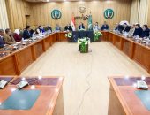 محافظ المنوفية يستعرض معدلات الأداء بمشروعات الخطة الاستثمارية وملفات التصالح