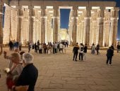 كأنك معاهم.. رحلة سياحية مسائية للسياح فى طريق الكباش ومعبد الأقصر.. فيديو 