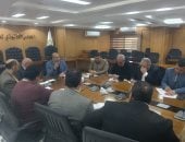 نائب محافظ الجيزة يعقد اجتماعا بشأن تدعيم البنية التحتية للمنطقتين الصناعتين بالصف والعياط