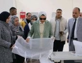 محافظ الوادى الجديد تتابع التجهيزات النهائية لمجمع إنتاج شكائر الزماط بالخارجة