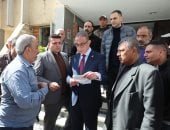 محافظ الجيزة يتفقد مقر هيئة النظافة والتجميل للوقوف على كفاءة المنظومة