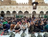 يبقى انت أكيد فى مصر.. صحن الأزهر يجمع طلاب العلم من أنحاء العالم حول مائدة الإفطار
