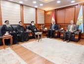 محافظ كفر الشيخ يناقش عددا من الملفات القانونية ويتلقى تهنئة من وفد الكنيسة