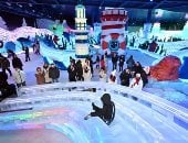 «شتاء بلا حدود».. سياح يستمتعون بعالم هاربين للجليد والثلج فى الصين