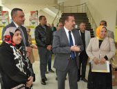 محافظ بورسعيد يسلم 70 جهاز كهربائي لـ 10 عرائس من الأسر الأولى بالرعاية