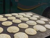 أجواء رمضان في الشيخ زويد… الكنافة والقطائف تتصدران المشهد.. صور وفيديو