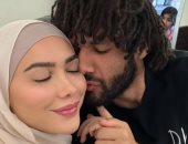 أنباء عن انفصال محمد النني وزوجته المغربية