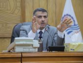 محافظ قنا يستعرض 235 طلبا للمواطنين في أول لقاء مترجم بلغة الإشارة