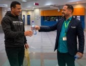 مبادرة لتوزيع التمر والمياه على ركاب الخط الثالث للمترو والقطار الكهربائي في رمضان