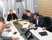 محافظ أسوان يشارك فى اجتماع تسريع تقنين الأراضى وإزالة التعديات  