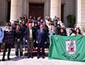 طلاب بجامعة القاهرة يشاركون بإعداد قافلة زاد العزة لمساعدة الأشقاء فى غزة