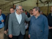 وزير الإنتاج الحربى يتفقد شركتى حلوان للصناعات الهندسية وحلوان للمسبوكات