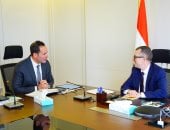 وزير التخطيط يبحث مع رئيس مركز المعلومات تعزيز التعاون في متابعة أداء برنامج الحكومة