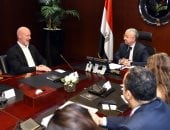 السفير الفرنسى يشيد بالتزام الحكومة المصرية بخطط تحسين بيئة الأعمال