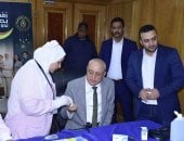 محافظ الأقصر يتفقد قافلة رمضان بصحة لكل العيلة بديوان عام المحافظة.. صور