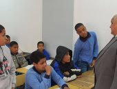 وكيل تعليم الأقصر يتفقد انتظام الدراسة في مدارس الطود 