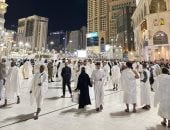 ملاحم إيمانية وإفطار على مياه زمزم.. "اليوم السابع" في معايشة كاملة مع المعتمرين المصريين بساحات الحرم.. دموع وخشوع وخنوع فى التروايح.. دعوات لمصر بالأمن والأمان.. مصاحف مفتوحة وقلوب معلقة بالسماء.. صور