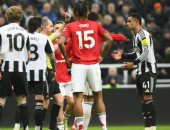 نيوكاسل يونايتد ضد مان يونايتد.. هدفان وطرد فى شوط أول مثير بالبريميرليج