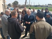 نائب محافظ الجيزة يتابع مشروعات الرصف بالحوامدية ويشدد على رفع معدلات التنفيذ