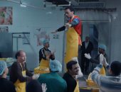 مسلسل بيبو الحلقة 1.. الحاج حلمى يطرد بيبو من مجزر الدجاج بسبب الرقص.. وكزبرة يحاول تعويض خسارة عمله ببيع حواوشى والدته.. وإنعام تقترح بيع الأرض بـ 15 مليون جنيه والعمدة يشك.. ووليد فواز يعيش بمفرده بالقاهرة