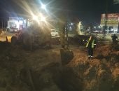 إصلاح تسريب محدود بخط مياه رئيسى فى جرجا دون تأثر الخدمة