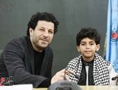 إياد نصار باحتفالية نقابة الصحفيين بمسلسل صحاب الأرض: ذكريات الصور القديمة وسيلة للبقاء على الأمل أثناء مشاهد القصف.. المسلسل مسؤولية إنسانية وفنية استلزمت بحثا دقيقا فى كل التفاصيل.. وأشعر إني صوت من لا صوت له