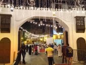 رمضان في جدة التاريخية بمذاق خاص.. مشهد يمزج تراث الماضى بالروح العصرية.. المنازل تتزين بالأتاريك.. الأهالى يتبادلون "الطعمة".. الكيرم والبربر والغميضة والمزويقة ألعاب بعد التراويح.. والمسحراتي رمز رمضاني.. صور