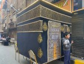 مجسم ضخم للكعبة المشرفة يزين مائدة إفطار أهالى إمبابة.. صور